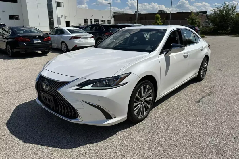 2019 Lexus ES 300h Premium photo 1