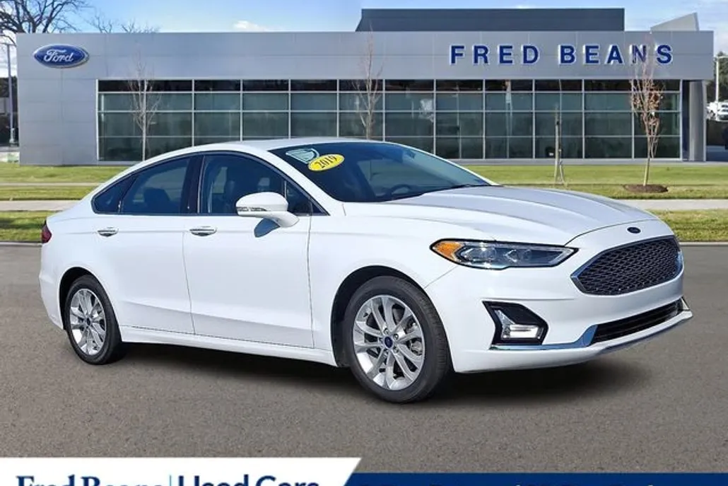 2019 Ford Fusion Energi Titanium photo 1