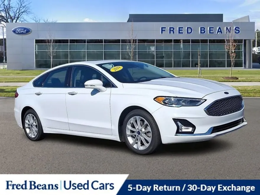 2019 Ford Fusion Energi Titanium photo 1