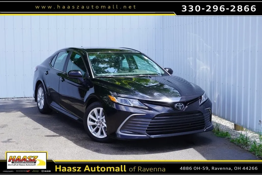 2023 Toyota Camry LE photo 1