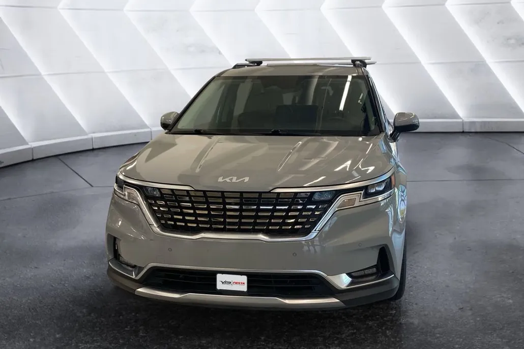 2022 Kia Carnival SX photo 1