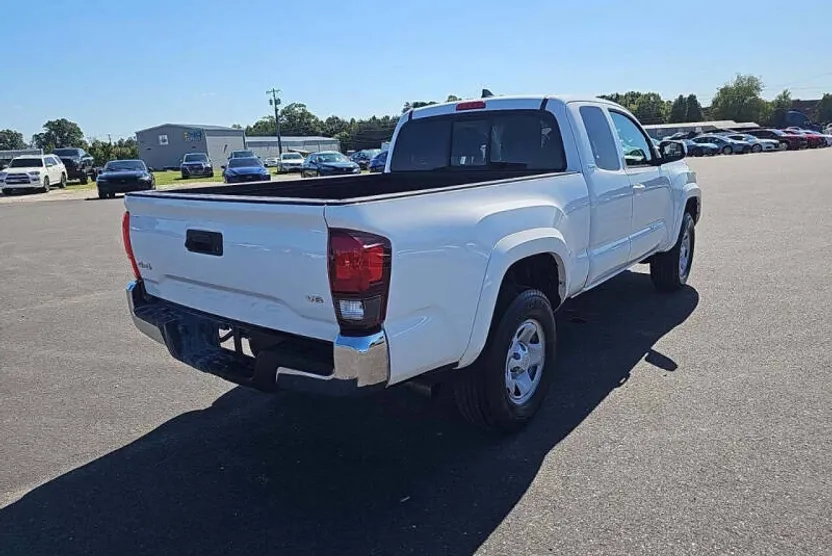 2017 Toyota Tacoma SR5 V6 photo 1