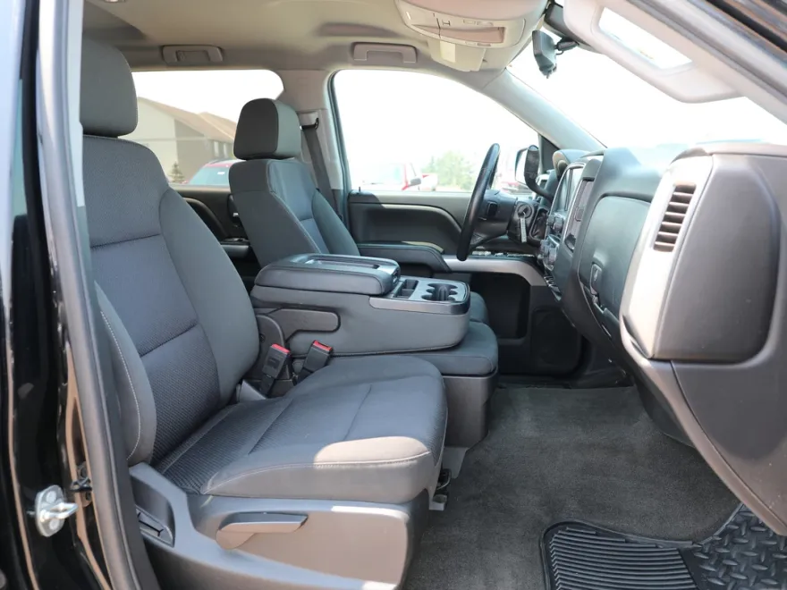 2018 Chevrolet Silverado 1500 LT photo 1