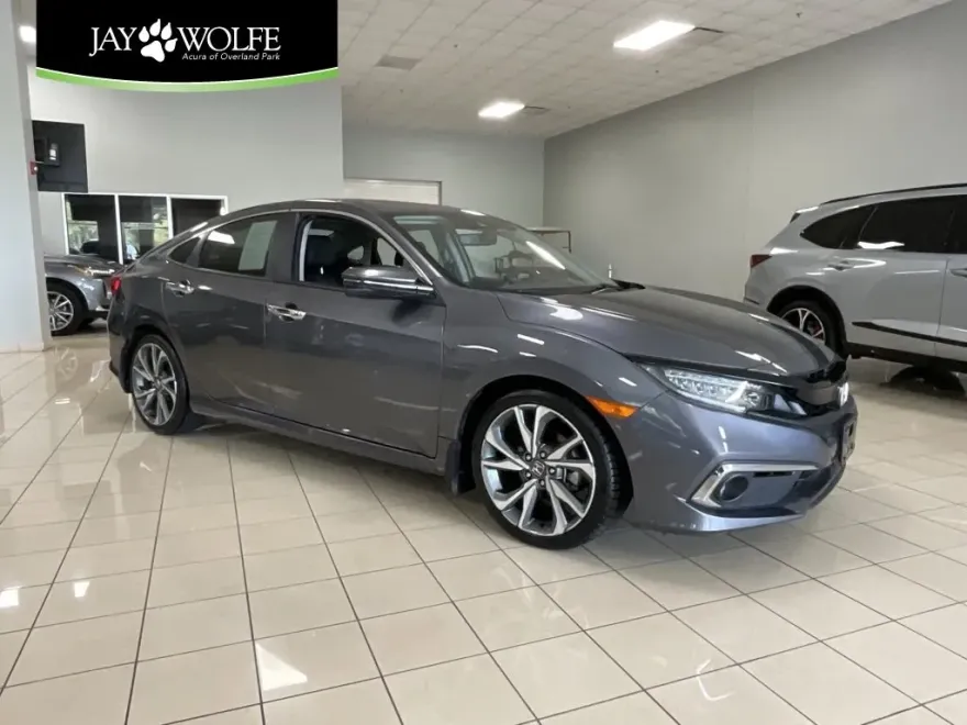 2019 Honda Civic Touring photo 1