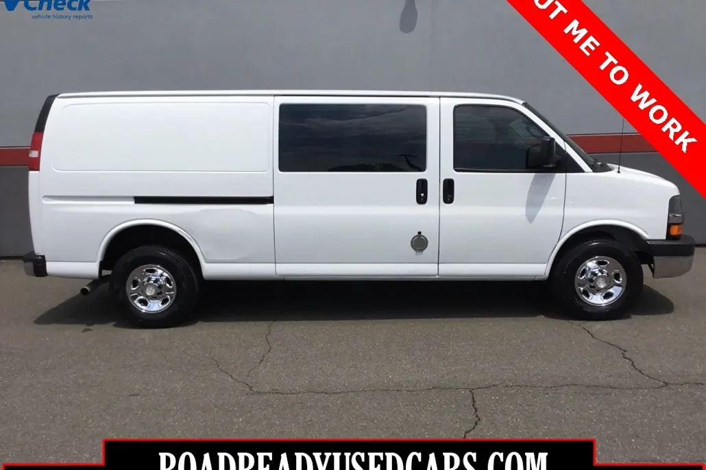 2017 Chevrolet Express 3500 Work Van photo 1