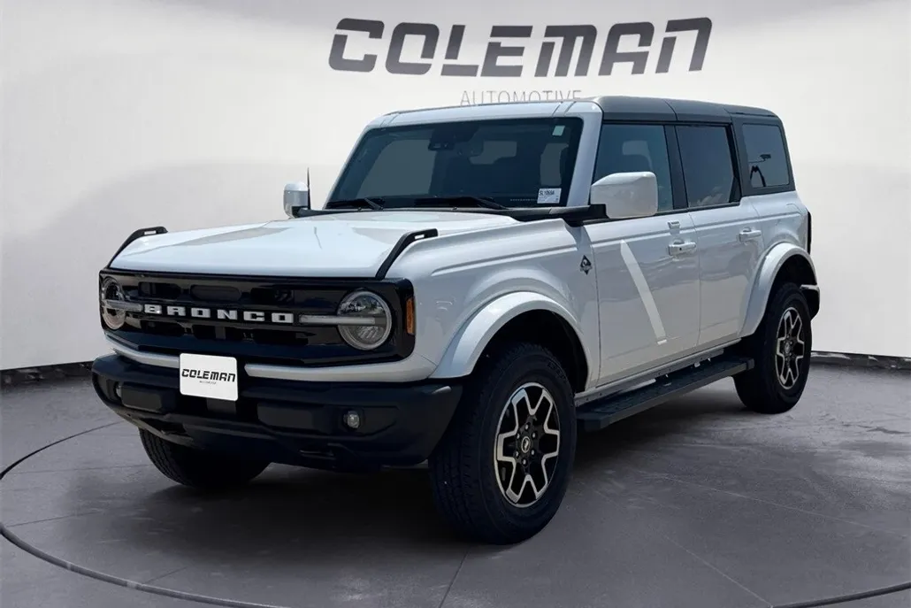 2023 Ford Bronco Outer Banks photo 1