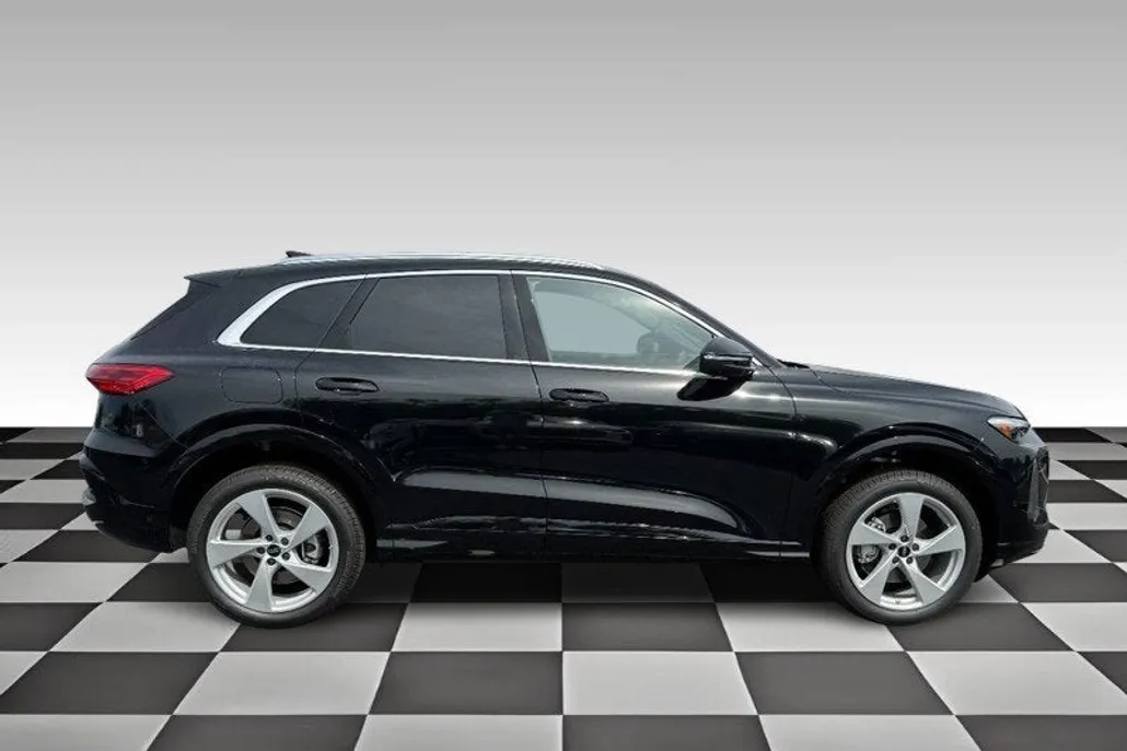 2025 Audi Q5 Premium Plus photo 1