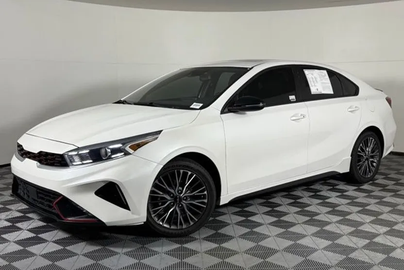 2023 Kia Forte GT-Line photo 1