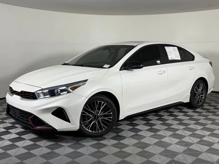 2023 Kia Forte GT-Line photo 1