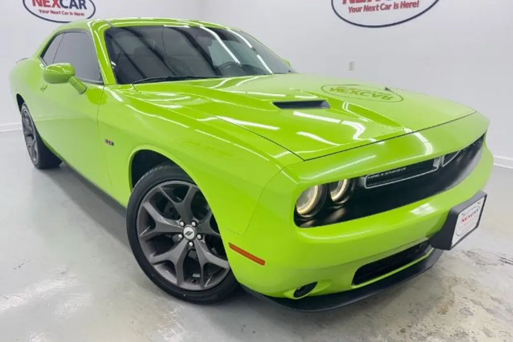 2019 Dodge Challenger SXT photo 1