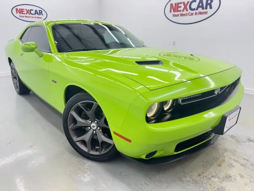 2019 Dodge Challenger SXT photo 1