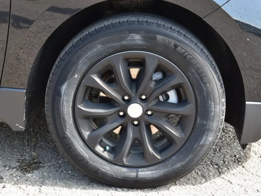 2020 Chevrolet Equinox LT photo 1