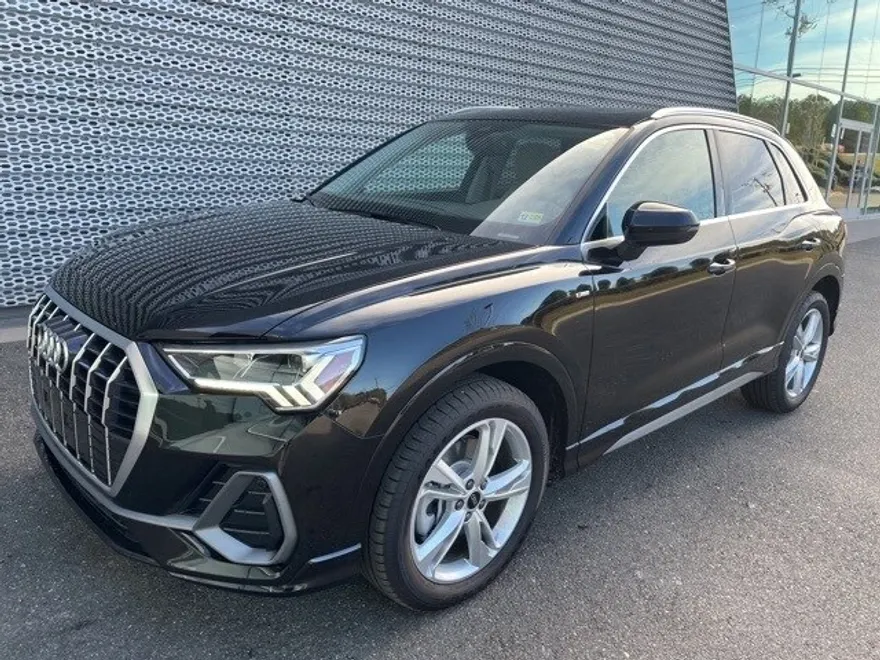 2024 Audi Q3 Premium Plus photo 1