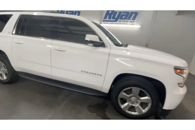 2020 Chevrolet Suburban LT photo 1