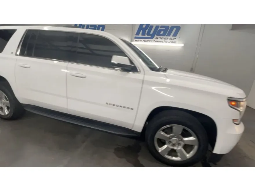 2020 Chevrolet Suburban LT photo 1