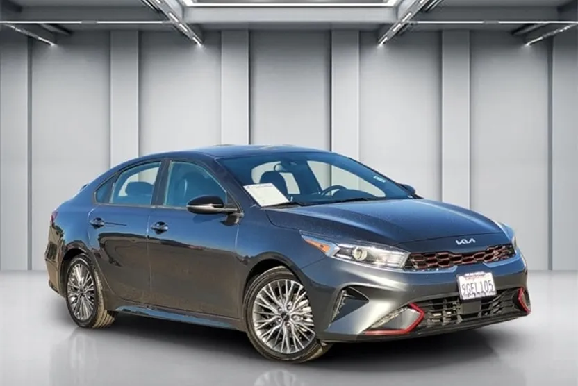 2022 Kia Forte GT-Line photo 1