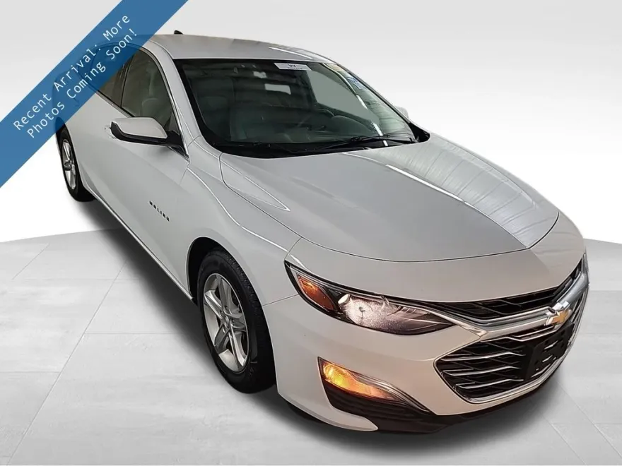 2022 Chevrolet Malibu LS photo 1
