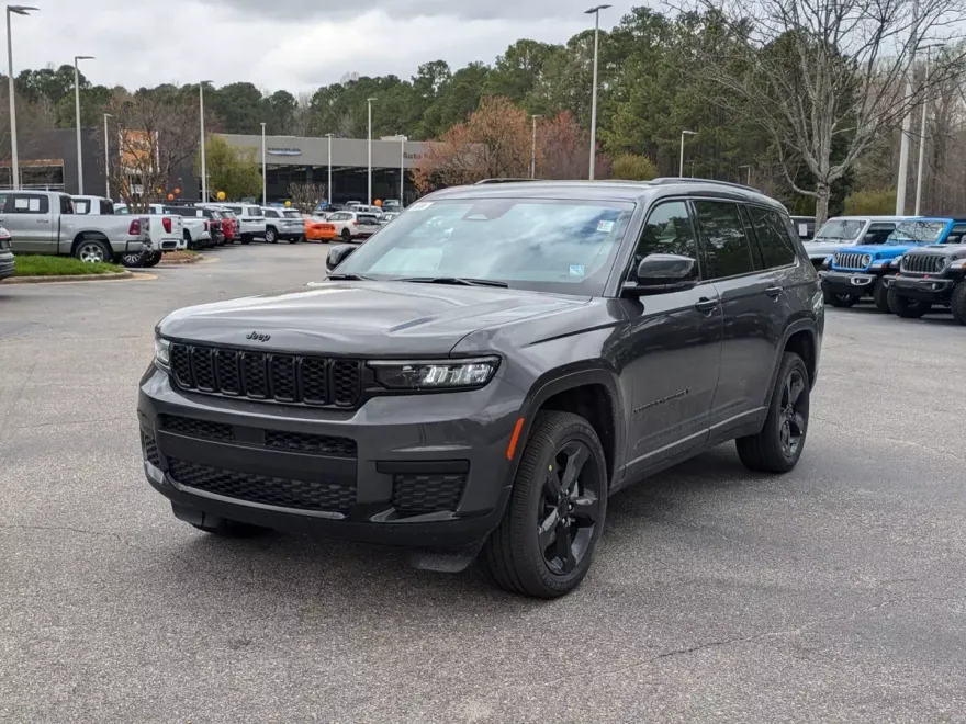 2025 Jeep Grand Cherokee Altitude photo 1