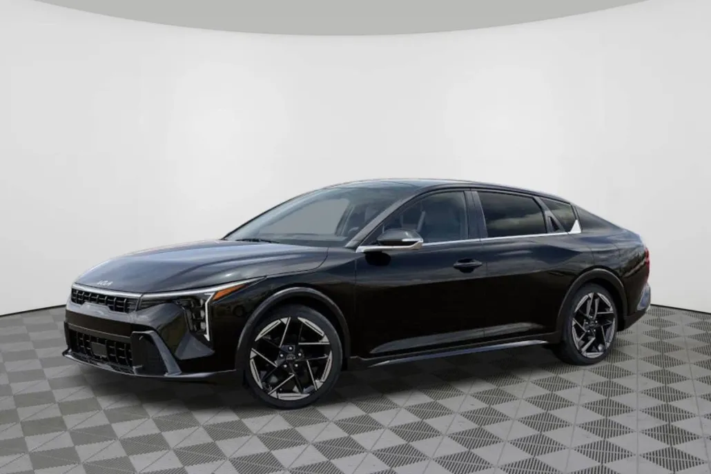 2025 Kia K4 GT-Line photo 1
