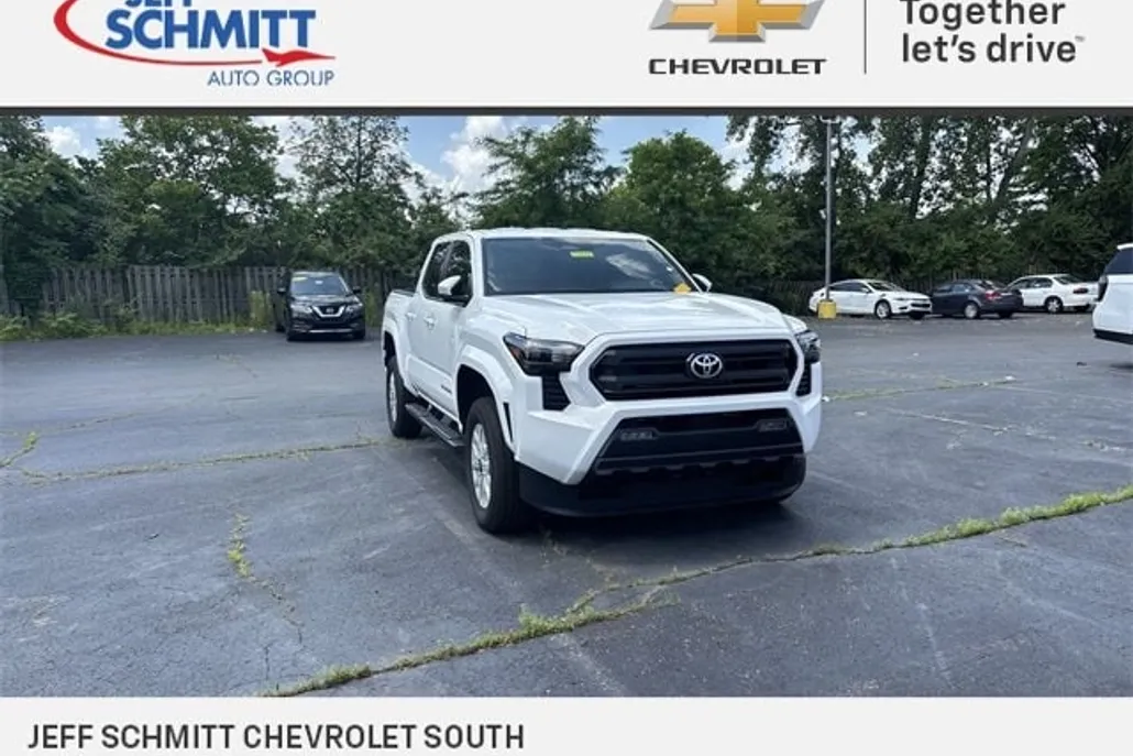 2024 Toyota Tacoma SR5 photo 1