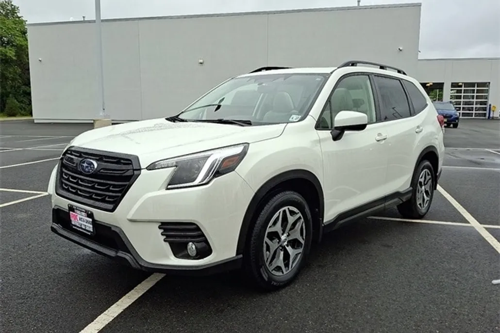2022 Subaru Forester Premium photo 1