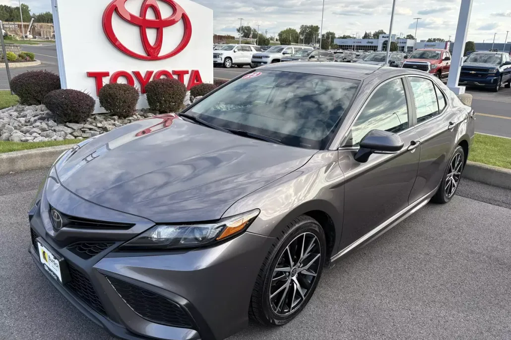 2023 Toyota Camry SE photo 1