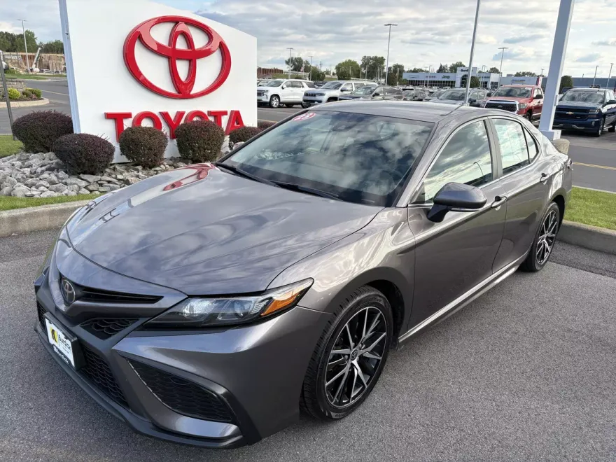 2023 Toyota Camry SE photo 1