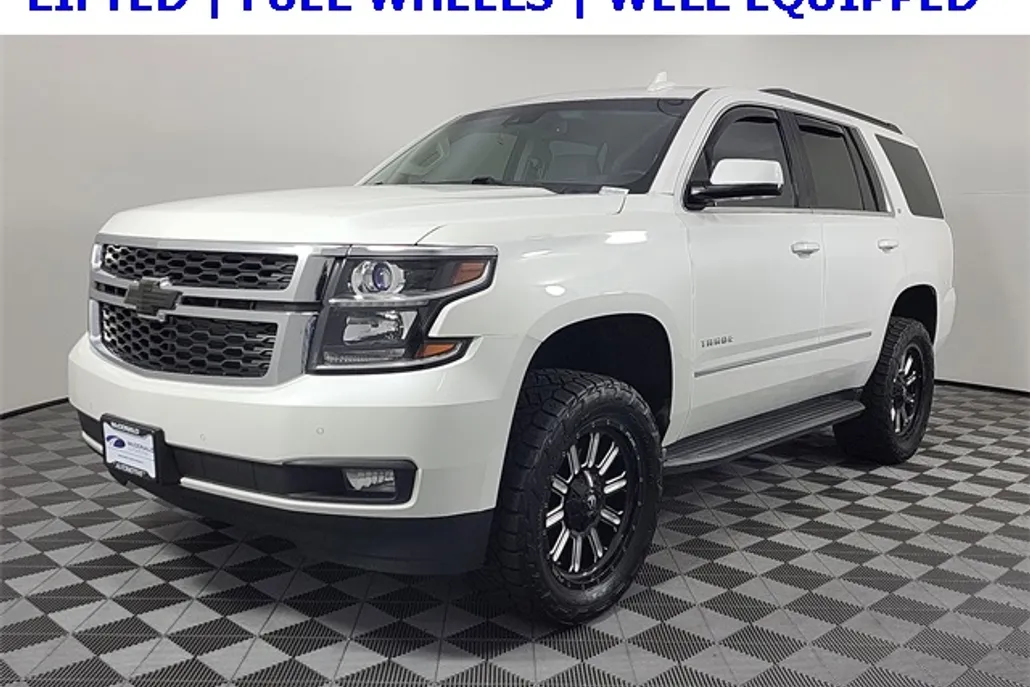 2016 Chevrolet Tahoe LT photo 1