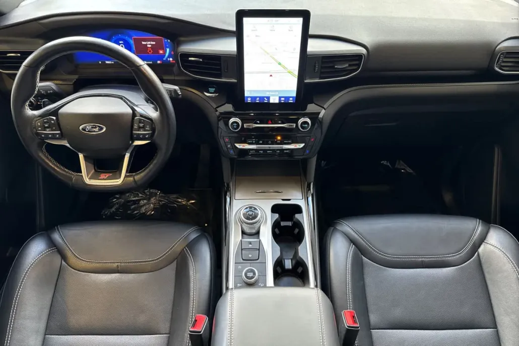 2022 Ford Explorer ST photo 1