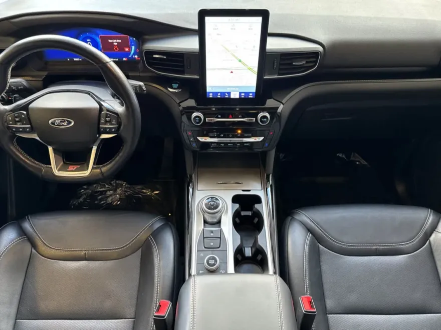 2022 Ford Explorer ST photo 1