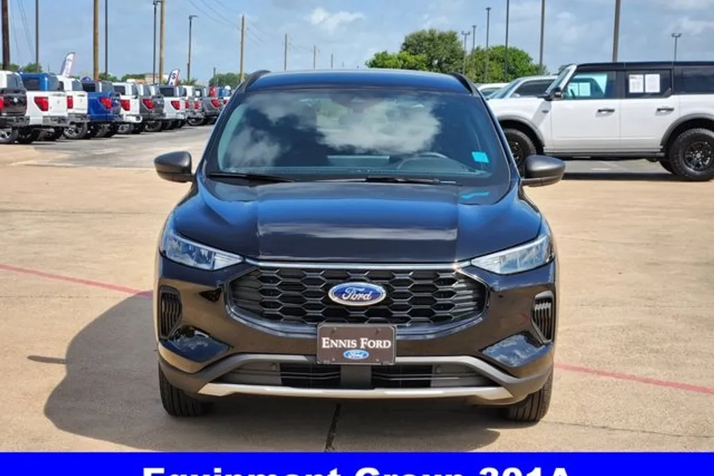 2025 Ford Escape ST-Line photo 1
