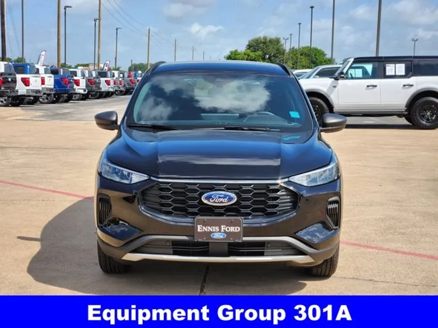 2025 Ford Escape ST-Line photo 1