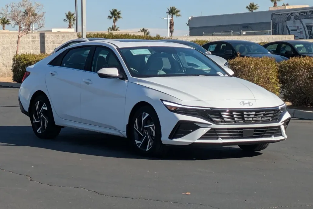 2025 Hyundai Elantra Limited photo 1