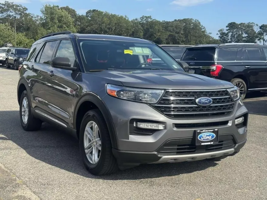 2022 Ford Explorer XLT photo 1