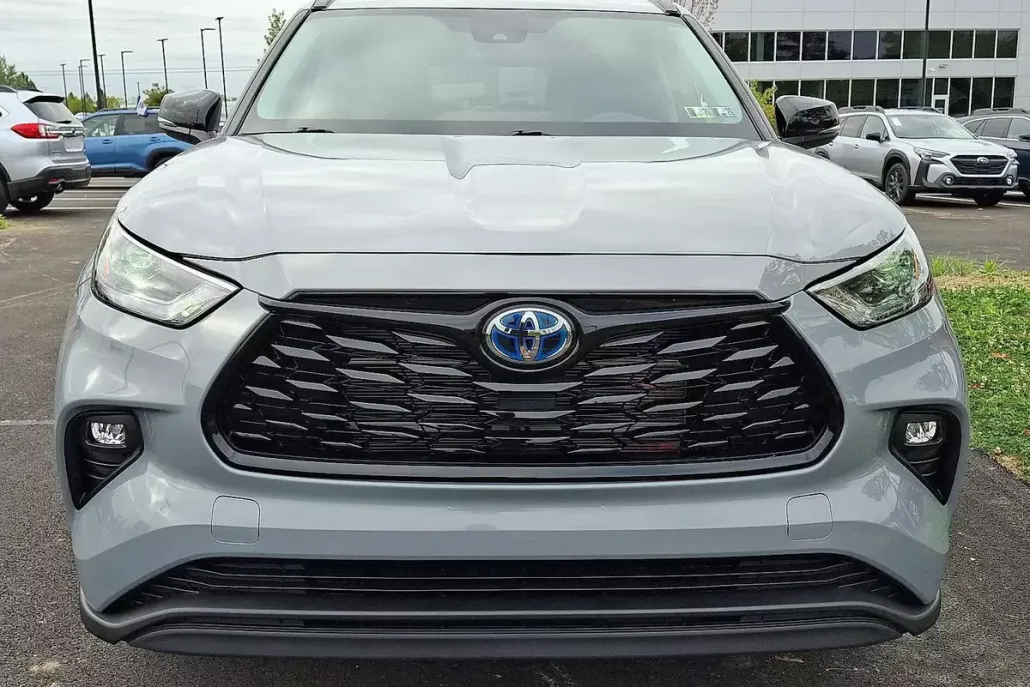 2024 Toyota Highlander Hybrid XLE photo 1