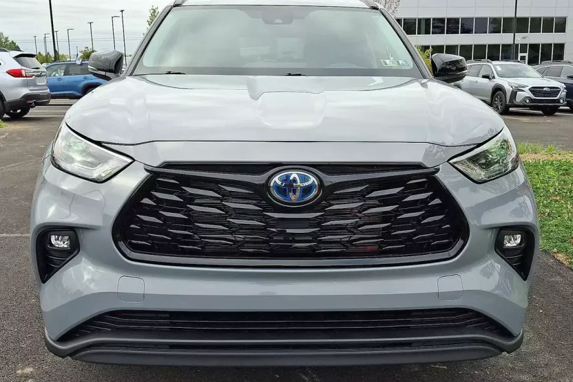 2024 Toyota Highlander Hybrid XLE photo 1