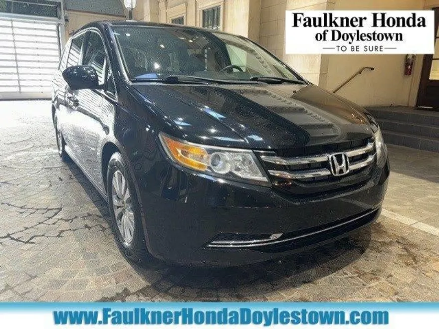 2017 Honda Odyssey SE photo 1