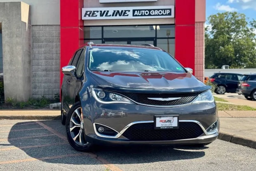 2017 Chrysler Pacifica Limited photo 1