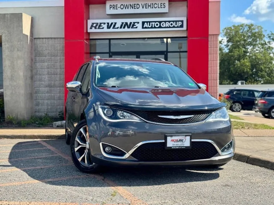 2017 Chrysler Pacifica Limited photo 1