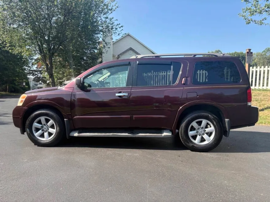 2013 Nissan Armada SV photo 1