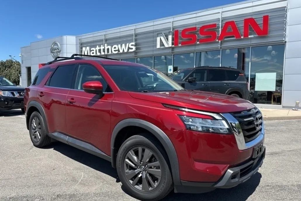 2022 Nissan Pathfinder SV photo 1