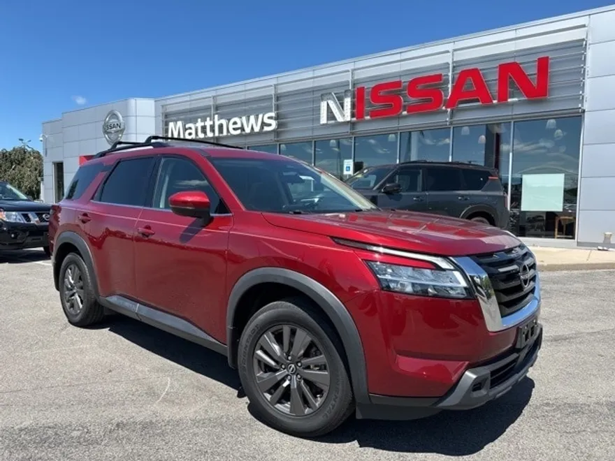 2022 Nissan Pathfinder SV photo 1