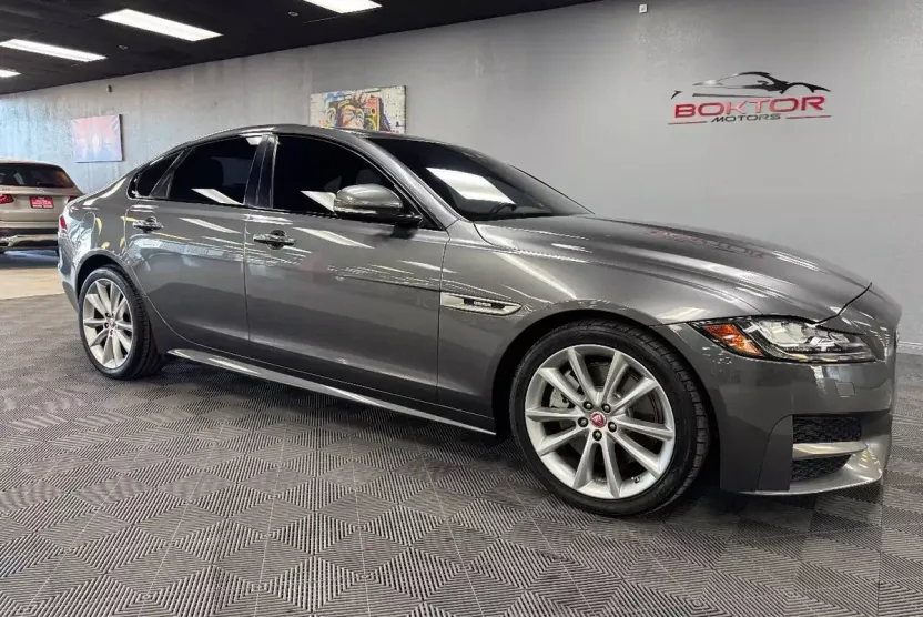 2016 Jaguar XF R-Sport photo 1