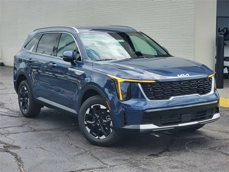 2026 Kia Sorento S photo 1