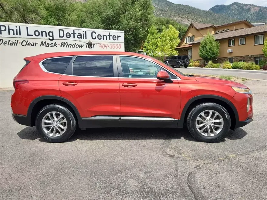 2019 Hyundai Santa Fe SE photo 1