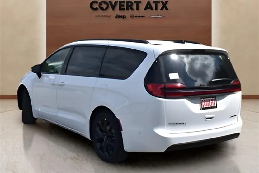 2025 Chrysler Pacifica Limited photo 1