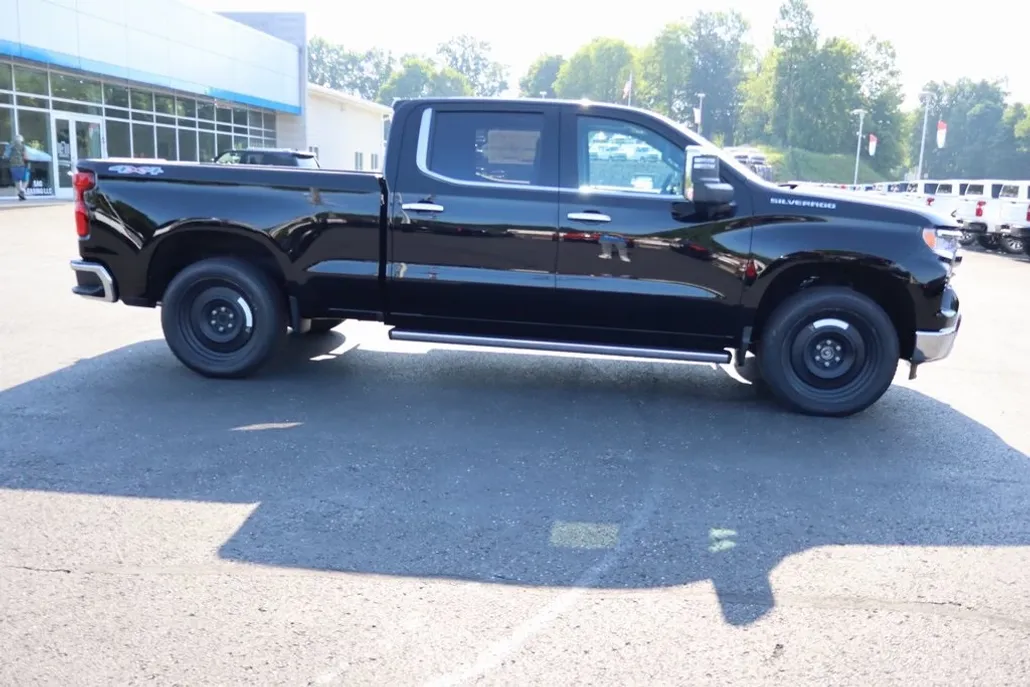 2025 Chevrolet Silverado 1500 LTZ photo 1
