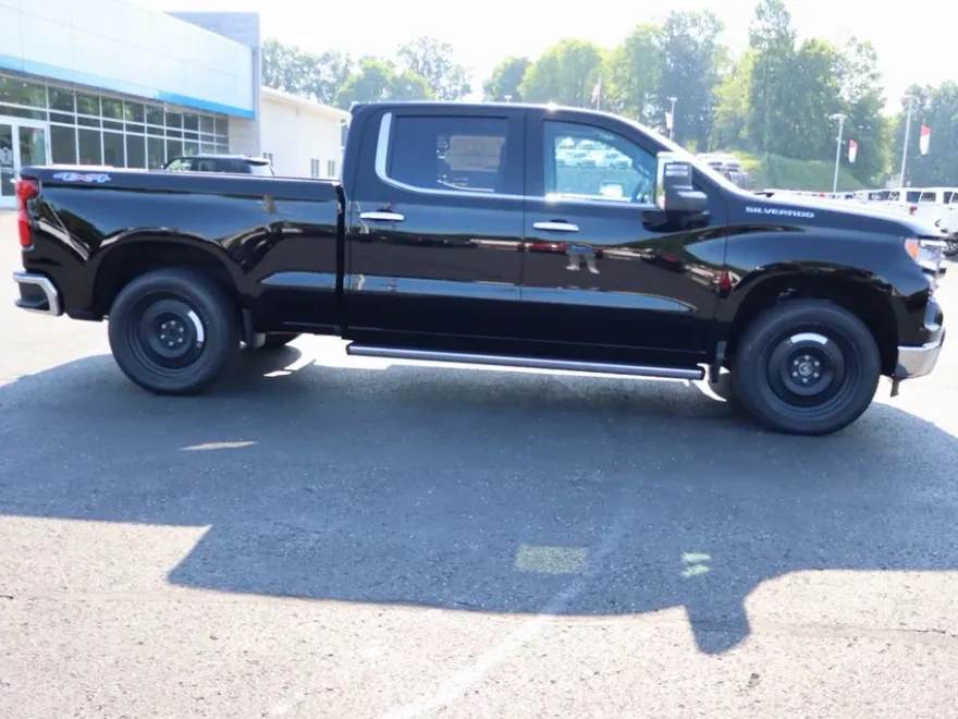 2025 Chevrolet Silverado 1500 LTZ photo 1