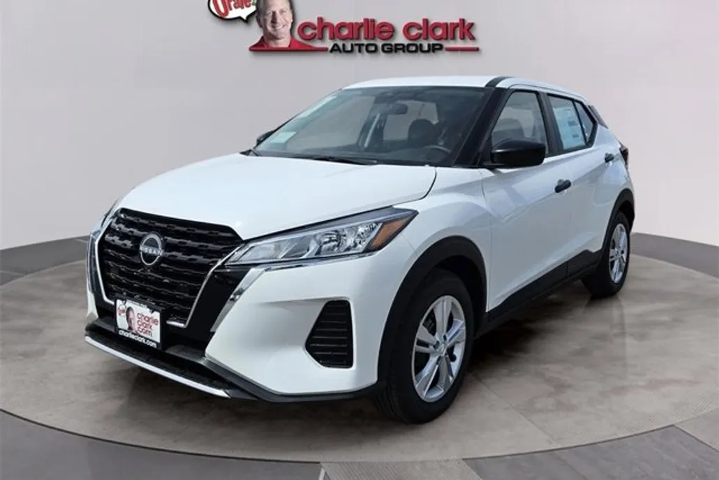 2025 Nissan Kicks Play S photo 1