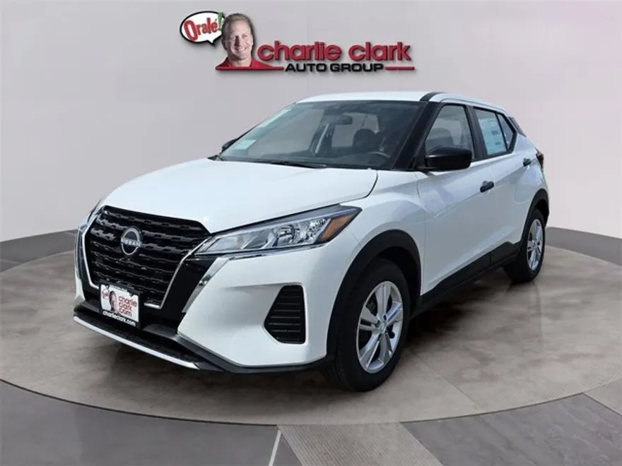 2025 Nissan Kicks Play S photo 1